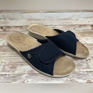 Women’s size 40 Made in Italy Flyflot Adjustable Strap Sandal Slides